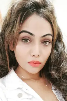 Naina Chhabra como: Jhanvi