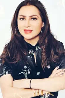 Zahra Al-Kharji como: الأم