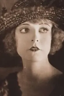 Peggy O'Day como: Ruth Mason