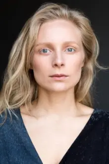 Salome R. Gunnarsdottir como: Lena