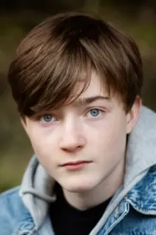 Elliott Rose como: Julian