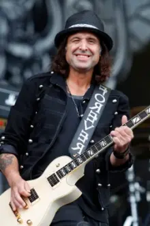 Phil Campbell como: 