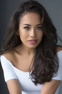 Jade Ewen como: Aggie Thackery