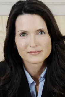 Kate Clarke como: Miss Silverman