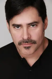 Carlos Montilla como: Norberto