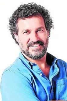 Marc Cartes como: Carles Moreno