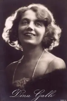 Dina Galli como: Amalia Lorenzini