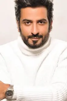 Mahmoud Bushehry como: الحارس