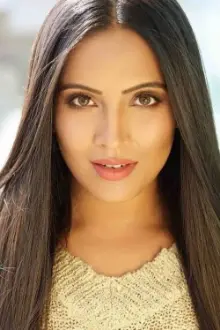 Meghna Naidu como: Roopa