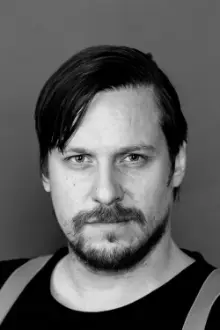 Jakob Öhrman como: Roope