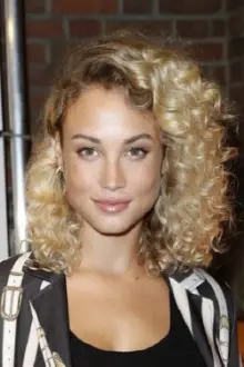 Rose Bertram como: 