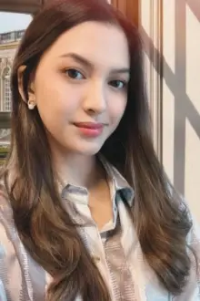 Alisia Rininta como: Sophie