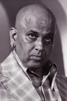 M. B. Shetty como: Bald Gangster