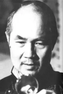 Frank Nuyen como: Professor Ching (uncredited)