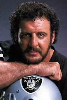 Lyle Alzado como: Gen. Rada