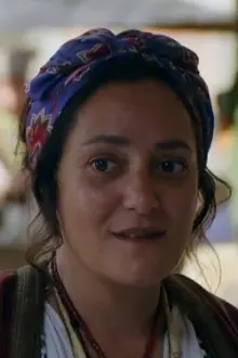 Neshe Demir como: Dr. Kathy