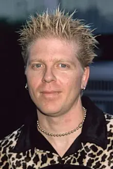 Dexter Holland como: lead vocals, rhythm guitar, piano