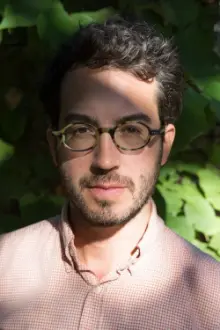 Jonathan Safran Foer como: Leaf Blower