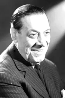 Luis Arata como: Lorenzo García