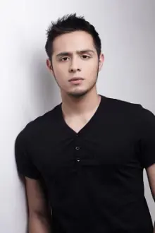 Martin del Rosario como: Mik Antonio