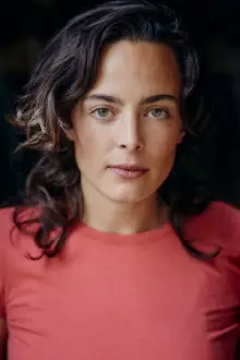 Pauline Fusban como: Leni