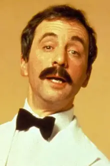 Andrew Sachs como: Narrator