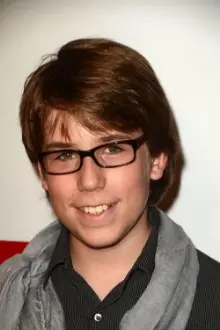 Zachary Haven como: Young James