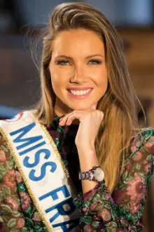 Amandine Petit como: Self - Miss France 2021