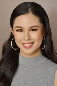 Kisses Delavin como: Sheila Ubaldo