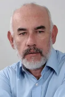 Hernán Méndez como: 