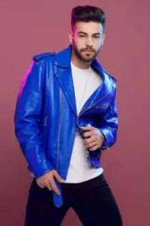 Agoney Hernández como: 