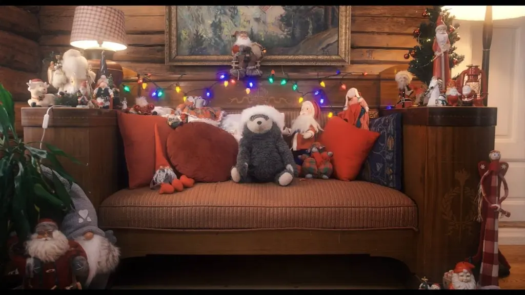 Bo Bear Celebrates Christmas