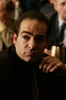 Paul Borghese como: Detective Les Morane