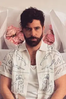 Yannis Philippakis como: Ele mesmo