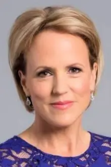 Hilary Barry como: Host