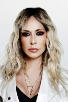 Anna Vissi como: Βασίλισσα/Ροζάνα