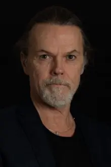 Peter Sjöquist como: Leif
