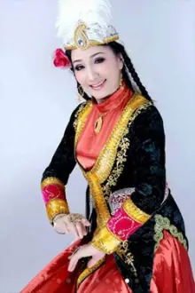 Tursunay Ibrayimjan como: 迪里娜尔