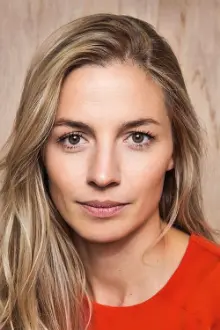 Annika Blendl como: Nolwenn