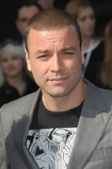 Christopher Wolstenholme como: 