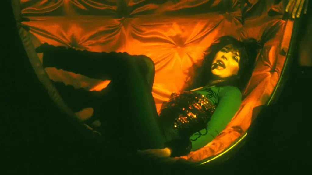 Kate Bush - Live at the Hammersmith Odeon