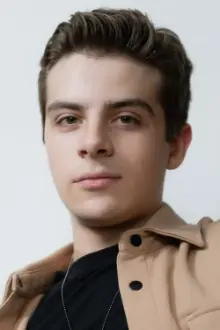 Peter DaCunha como: Remi Vogel