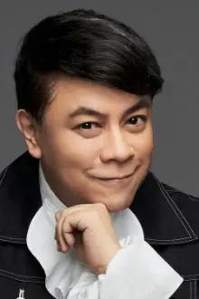 Kevin Tsai como: Host