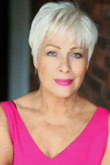 Denise Welch como: 