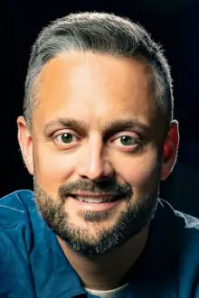 Nate Bargatze como: 