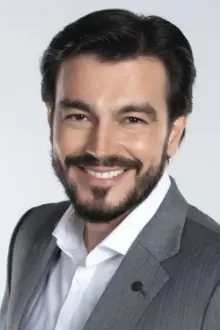 Luciano D'Alessandro como: Alonso Prada