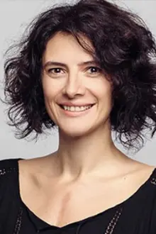 Burcu Salihoğlu como: Mine