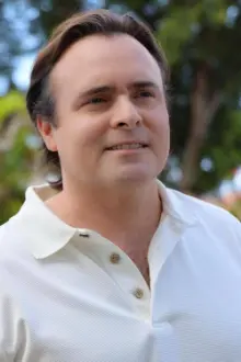 Edgar Cuevas como: Miguel