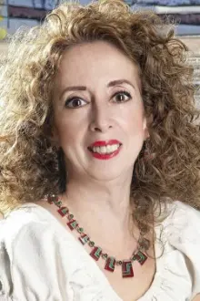 María Elena Saldaña como: Doña Estela