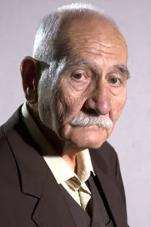 Arif Erkin Güzelbeyoğlu como: Memik Dede